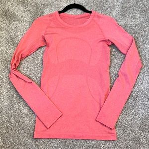 Lulu lemon long sleeve swiftly size 4